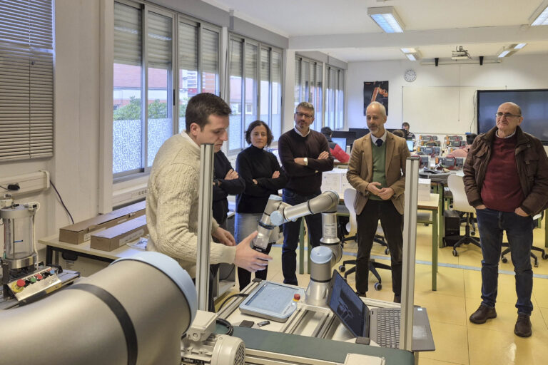 LA CONSEJERÍA DE EDUCACIÓN INVIERTE MÁS DE 200.000 EN EL IES JOSÉ ZAPATERO DOMÍNGUEZ DE CASTRO URDIALES