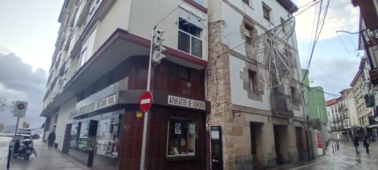 EL AYUNTAMIENTO DE CASTRO URDIALES INSTALA CÁMARAS DE CONTROL DE TRÁFICO EN LOS ACCESOS A LA CALLE ARDIGALES